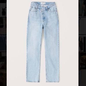 ABERCROMBIE AND FITCH HIGH RISE DAD JEANS